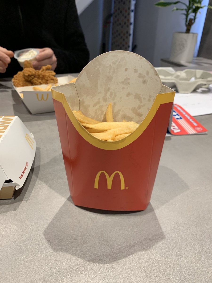 elletnahc123's tweet photo. A large chips seriously @McDonalds https://t.co/9MQfTtRODW