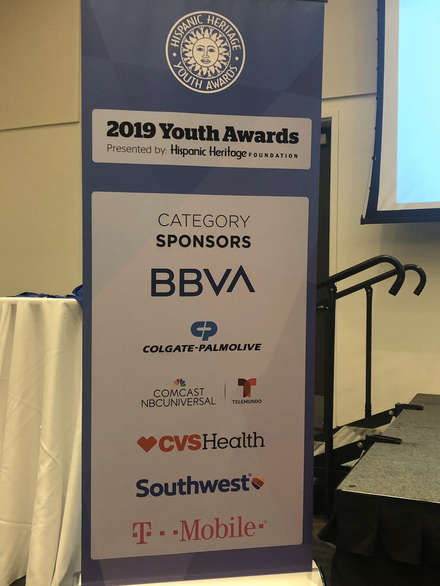 Mrsylladixon's tweet photo. Congratulations to @HHFoundation #YA2019 Award Recipeints! It’s a real privilege to help support an organization that invests so much in tomorrow’s future TODAY!
Many thanks to @DiazSoffer for representing @TMobile at this event! https://t.co/N6s3ZVZOcs