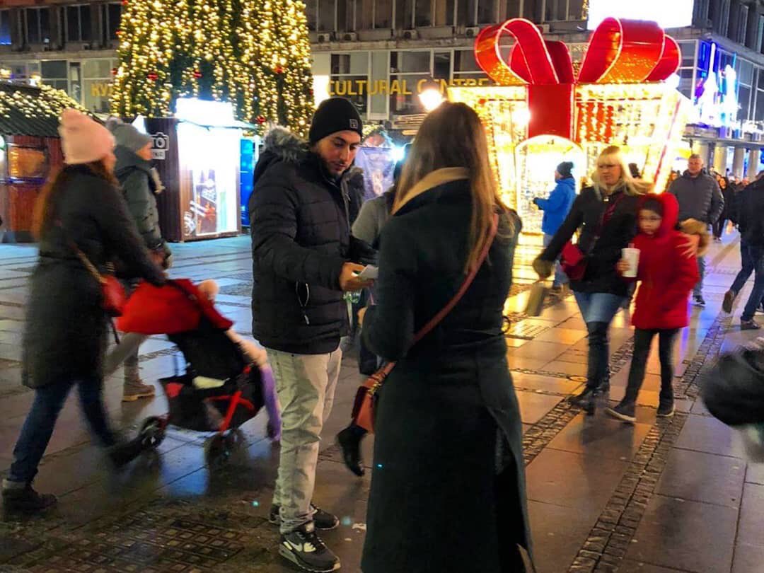 Demokratska omladina Beograd danas je organizovano delila hiruške maske i informator sa osnovnim elementima vezanim za aerozagađenje. 😷
⠀
Obaveza vlasti je da preduzme korektivne mere kako bi se u budućnosti problem aerozagađenja sveo na minimum! 🌬⏳🆘️
⠀