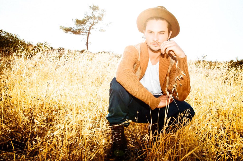 JoshuaShultz's tweet photo. When @shilohfernandez explored the woods together https://t.co/WmHmTR473y