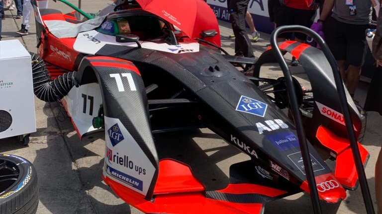 we_online's tweet image. Only a few minutes left until we go green! 🔥
#technologypartnership #wespeedupthefuture #emobility #formulae #we_eiSos #SantiagoEPrix