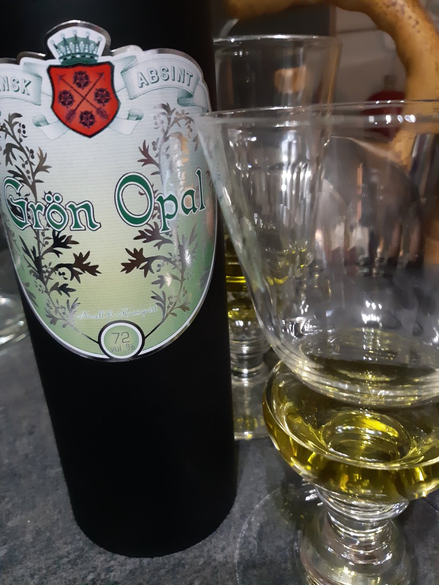 PascalNerbesson's tweet photo. C'est l'heure verte 🤩, avec une des meilleures absinthes au monde (d'après le réputé classement personnel à moi), Grön Opal de Svensk Absint 🇸🇪 👍 #Absinthe #FeeVerte #DryJanuary https://t.co/YYY9g7X91w