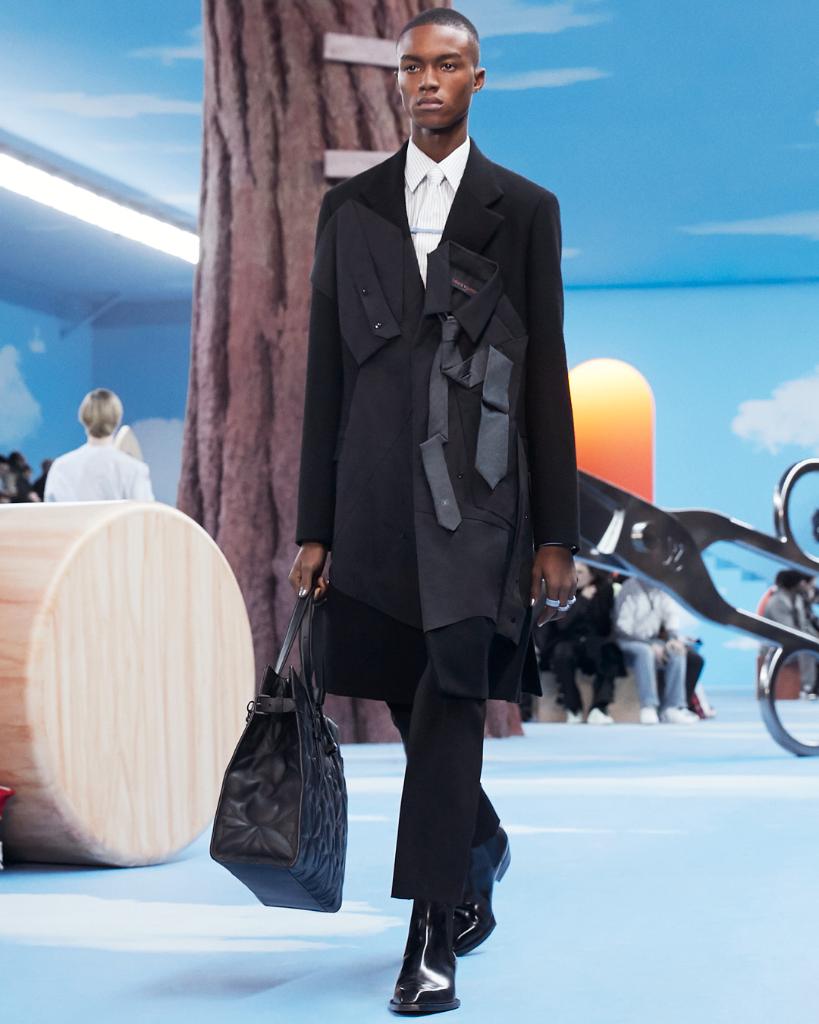 Louis Vuitton on X: #LVMenFW20 Cut out and reassembled. A selection of  “craquelure” looks from #VirgilAbloh's latest #LouisVuitton Collection  presented at the Jardin des Tuileries in Paris. Watch the show on Twitter
