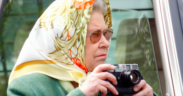 Revela_T's tweet photo. Una mas que se apunta! ... 😄
#leica #telemetro #telemeter #tecnologia #invent #directors #queen #isabel #reina #trono https://t.co/pb01UqRu0L