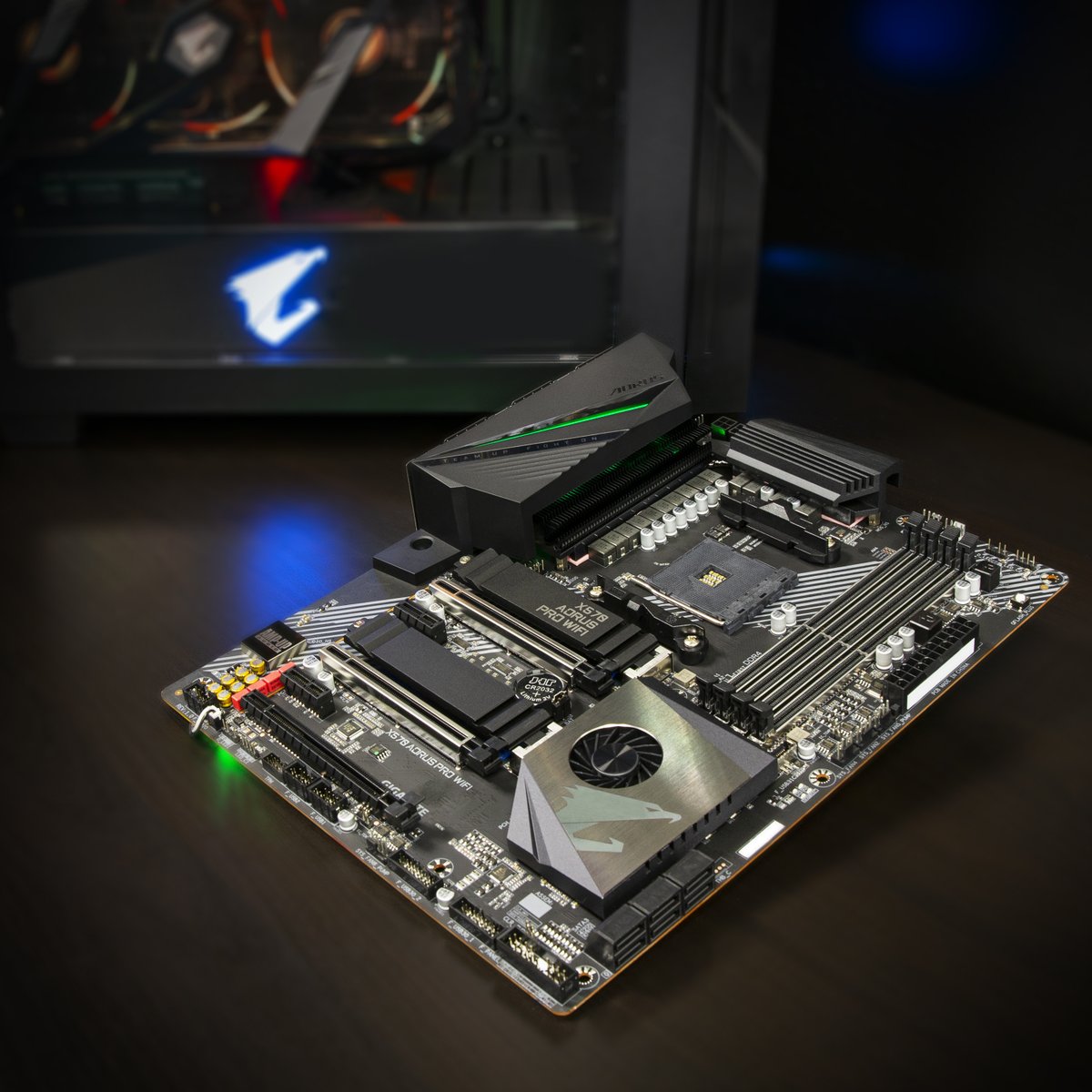aorus_es's tweet photo. 📸 [GALERÍA] X570 AORUS PRO WIFI 👌
👉 https://t.co/EaPfP7qhrV

#AORUS #GIGABYTE #X570 #PROWIFI #AORUSX570 https://t.co/dxnYCACTPz