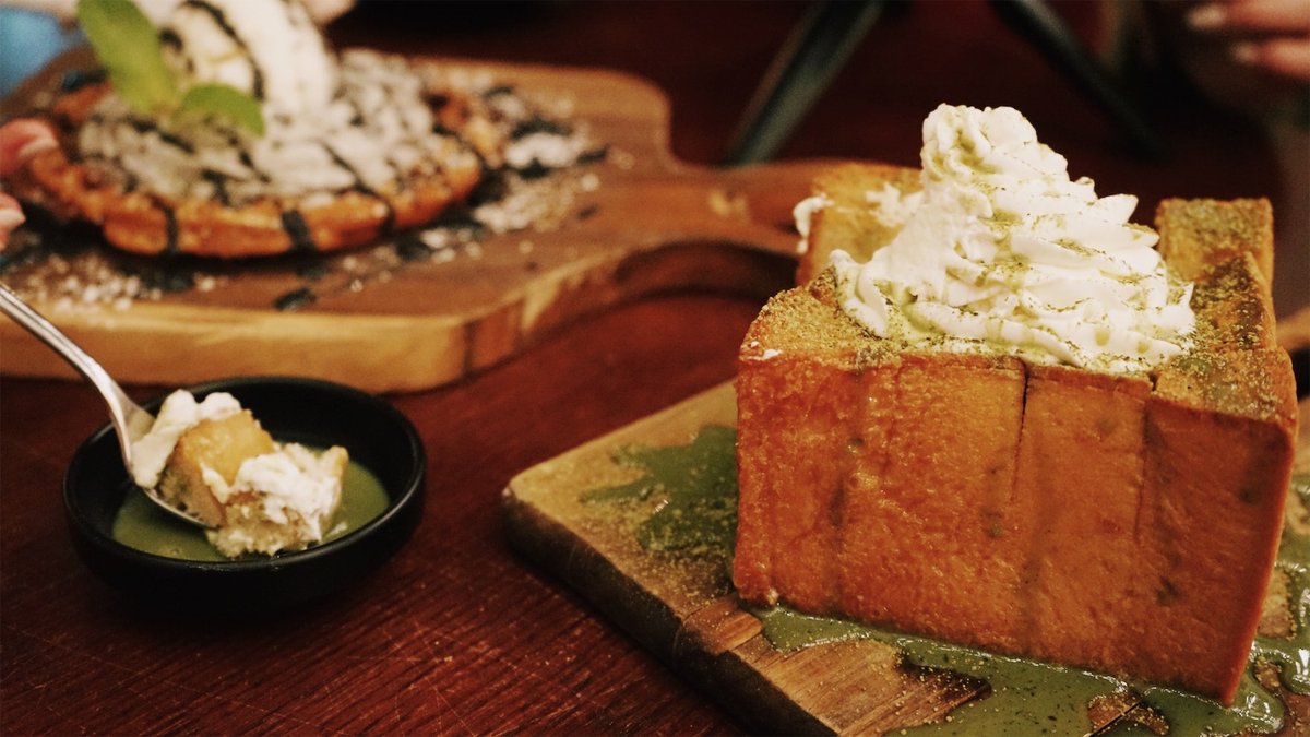 Need a pick-me-up from the winter blues? 🥶🥶🥶 Stop by for our delicious Matcha Toast! 💚 #yeg #yegfood