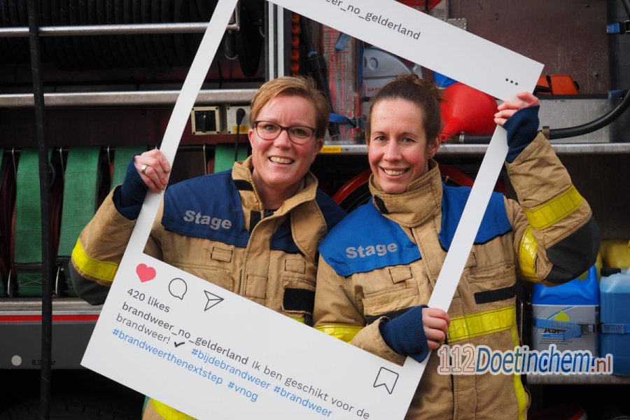 Grote wervingsactie voor nieuwe brandweervrijwilligers op het Simonsplein in #Doetinchem. 112Doetinchem.
