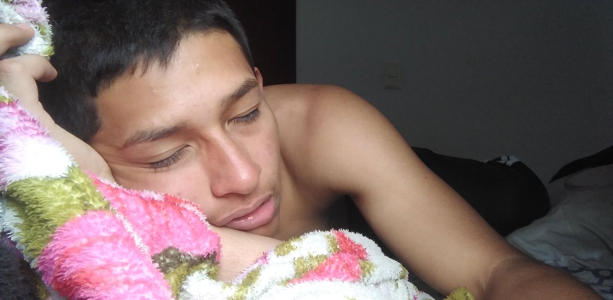guahineitor's tweet photo. Apenas salga de trabajar y llegue a la casa me voy a poner hacer aseo y lavar la ropa.... 
Yo cuando llego a la casa : https://t.co/yjpmyS2gww