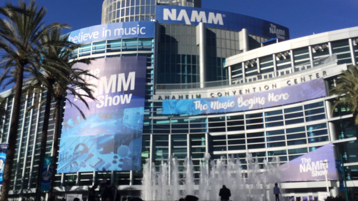 apeshit's tweet photo. Day 3 #NAMMShow https://t.co/UiIiw9DoI2