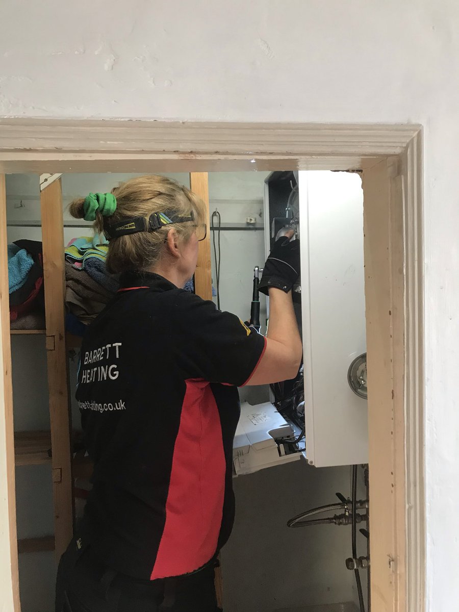 I was not a happy bunny this morning when removing a plate to plate HEX and the water just kept coming!!!! Managed to sorted when I turned the mains off as the boiler isolation was f.....d Another learning curve 😂<a href="/grobb30/">Gareth Robb</a> <a href="/juhearn1/">Julian Hearn</a> <a href="/MSagePlumbing/">Matt</a> @dbb4ju @xgasgirlx  <a href="/Stopcocks/">Women Plumbers</a>