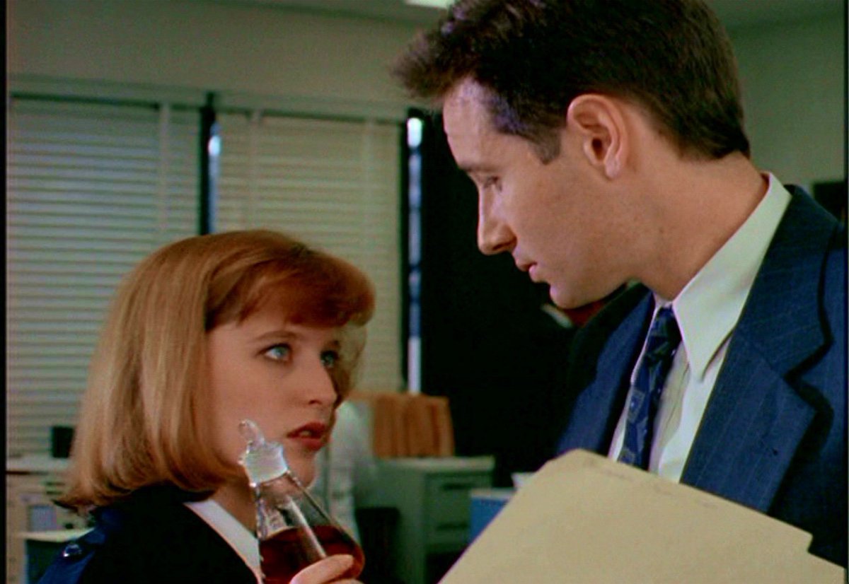 jas_kerry2's tweet photo. Finished season one! “Ok Mulder, but if this is monkey pee, you’re on your own!” 😂😂 #xfiles #erlenmeyerflask #mulder #scully @Box_Box_Box_Now https://t.co/CgIIWkonGs