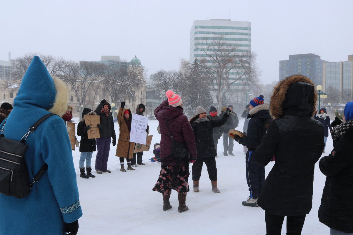 roachwithme's tweet photo. Women��s rights are HUMAN RIGHTS ♀

Today, I marched with women and allies around the world to take action for our human right to bodily autonomy, our human right to live in safety, and our human right to gender equality.

Thank you to the organizers at @WinnipegMarch! https://t.co/fA567RlABZ