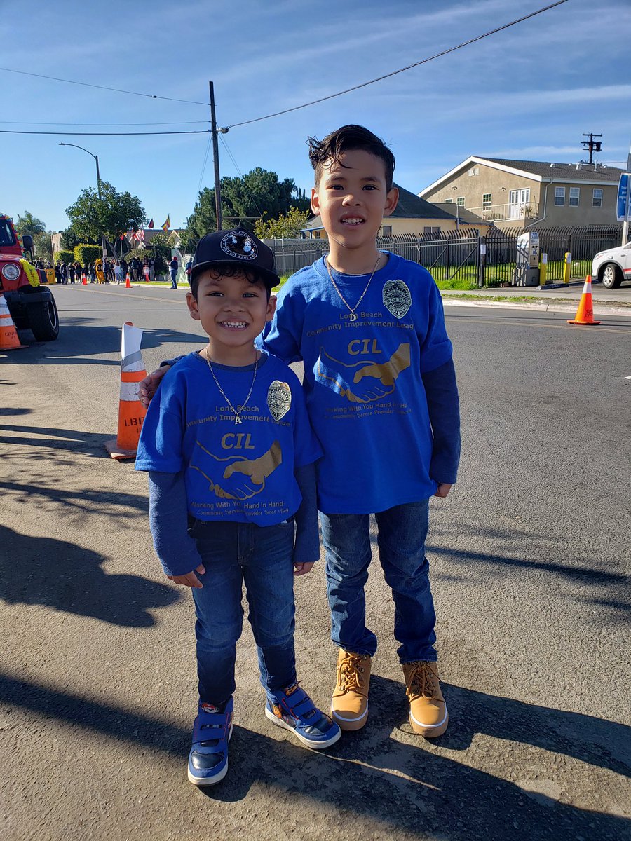 lbpd_volunteers's tweet image. Senior Police Partner Britto recruiting and deputizing at the 2020 MLK Parade #HappeningNow #JoinLBPD
