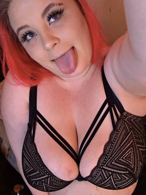 I have red hair now 😘🤷🏼‍♀️ #redhead #hair #color #boobs #bra #tongue #blueeyes #goof #happy #howifeel