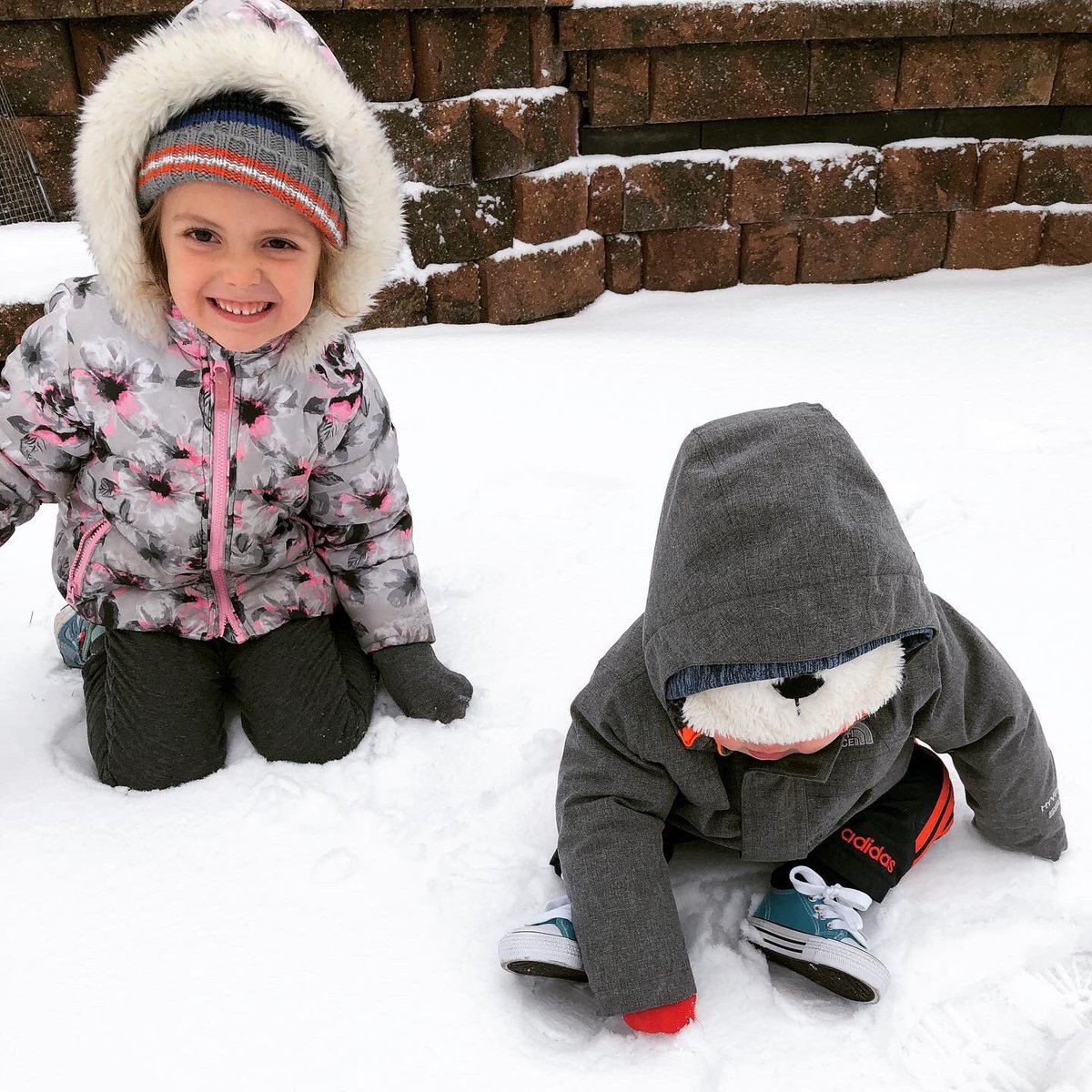 amandaruthe's tweet image. Finally had some fun in the snow! Took ages to get ready and lasted out there for about 5 mins! Lol. #funfive