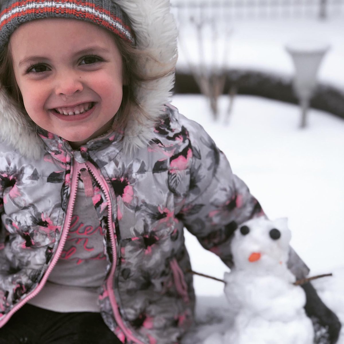 amandaruthe's tweet image. Finally had some fun in the snow! Took ages to get ready and lasted out there for about 5 mins! Lol. #funfive