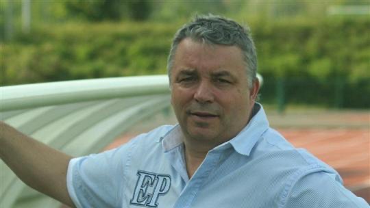 RTLFoot's tweet photo. 🔈🚨 Jean Paul Simon (président @ASM_Belfort) #Multiplex @RTLFrance : « Je suis kiné. Je vais bosser dès lundi après avoir assisté au tirage au sort de la Coupe à Lorient. Je joue le rôle de chauffeur, président et kiné au club (rires). Je suis fier de mes joueurs ! » #ASMBASNL https://t.co/aJTUQGXRRY