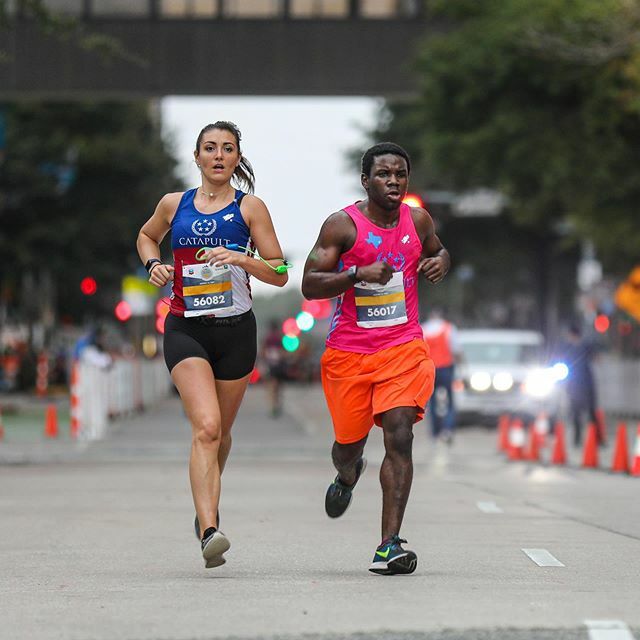scottflathouse's tweet photo. @team_catapult guide @gee_bee4 runs with Nick Silver this morning at the @chevronhoustonmarathon #abb5k 🏃🏾‍♂️🏃🏻‍♀️💨
———————————————————————
https://t.co/KdgOFFCBPj
———————————————————————
#houmarathon #26point2 #chevronhoustonmarathon #chevronmarathon #h… https://t.co/PGMthiyKx6 https://t.co/N5hAbZj7IO