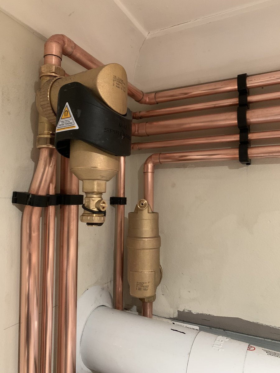 heatingbrighton's tweet photo. Heating install this week. Grateful to have the help of @Felts88 on this one. @vaillantuk EcoTec Plus 825 with BPK & VRT350 controls. @SpirotechUK RV2. New rads from @plumbasehove, with @Danfoss_UK valves. #CapClub #Brighton https://t.co/tpMzrxwaQk