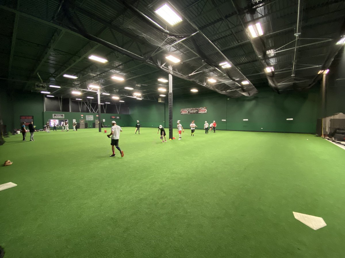 ESPAmerican2025's tweet photo. @KLavery36’s @ESPAmerican2025 and @jringo8’s #ESP2027Red getting some shared reps in after a snowy Friday. Great turnout!  #ESPAmerican2025 #offseason #ESPTrained #FUNdamentals https://t.co/ParcK8hpow
