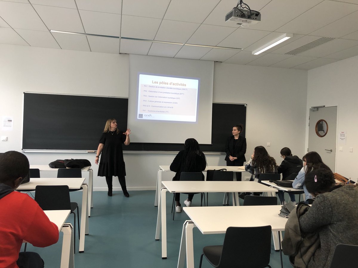 BtsTourisme78's tweet photo. Présentation bts tourisme à un public de lycéens les cordées de la réussite #upsud #ehtsqy #CfaTrajectoire https://t.co/A5vmfoMWai