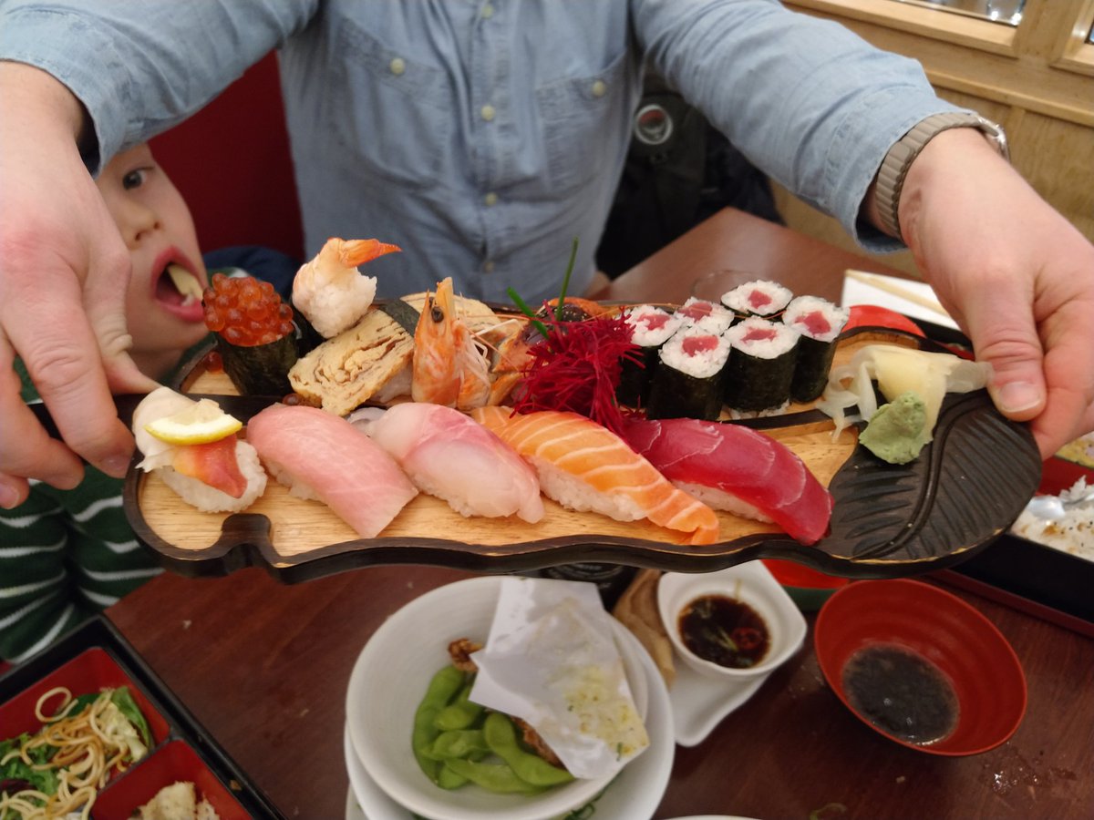 rjw1's tweet photo. More sushi! #LeedsFunWeekend https://t.co/6MmsqpVClJ