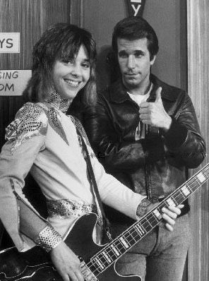 Daisy - Suzi Quattro? Arnold’s cafe? #MaskedSinger