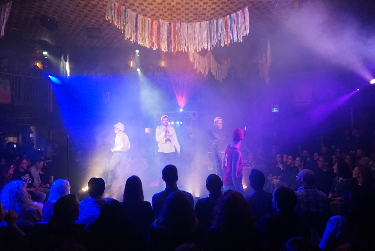 COMEDY BAR tweet media