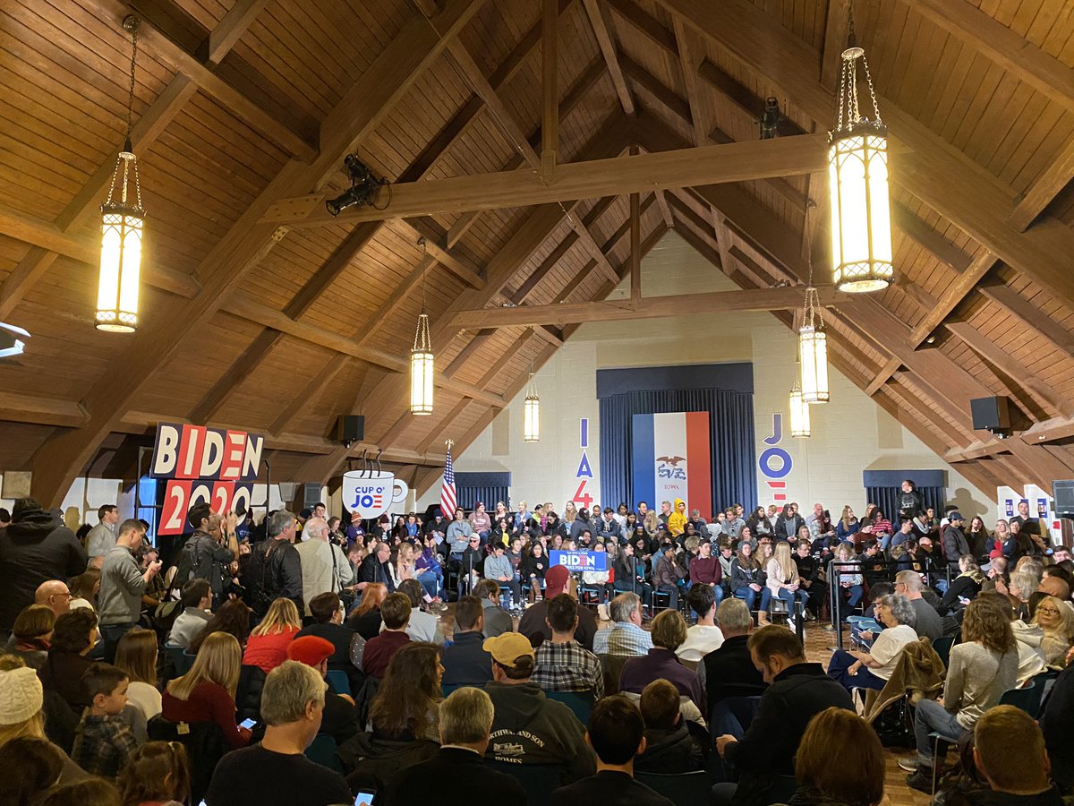 CaroRCummings's tweet photo. Greetings from Simpson College in Indianola, where @JoeBiden is hosting a town hall shortly. #iacaucus #iapolitics https://t.co/G0lel5L8ct