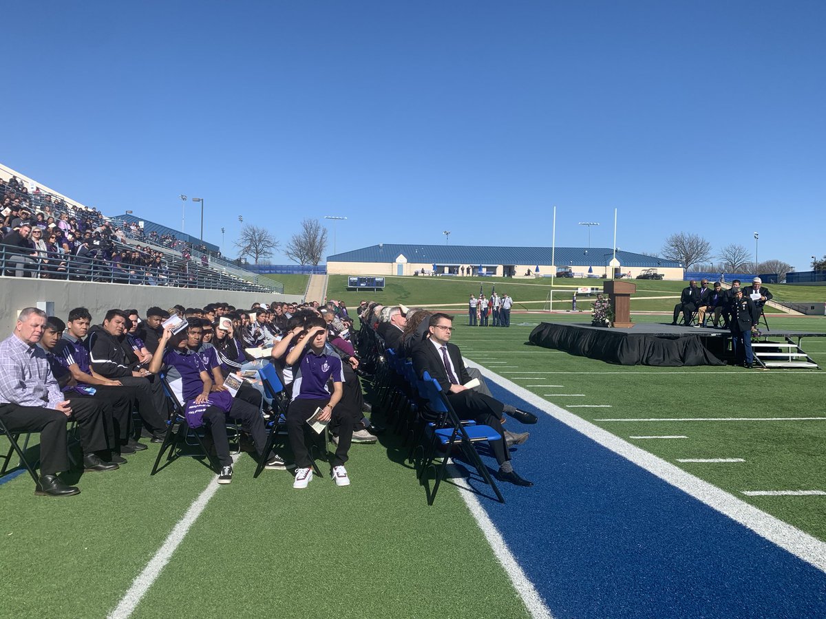 NikiLattarulo's tweet photo. Hundreds gather at Waco ISD Stadium to honor and remember Coach Mike Chapman. #RIP #WacoStrong
@6NewsCTX @WacoISD https://t.co/1DvVTCT3LR