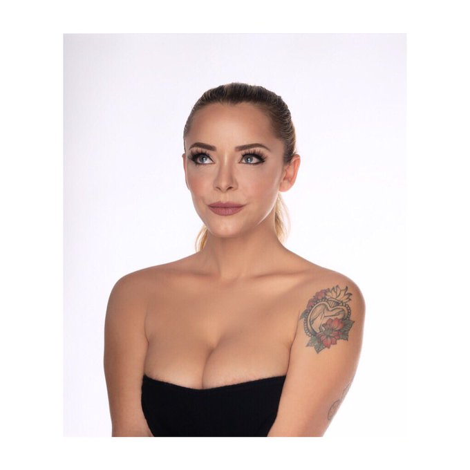 Merci Juck pour cet incroyable &laquo;&nbsp;beauty shoot&nbsp;&raquo; &agrave; New-York 💝🔥 https://t.co/5a1e6VmOWu<a href="/tag/hottie"class="tags"><span>#hottie</span></a><a href="/tag/boum"class="tags"><span>#boum</span></a>