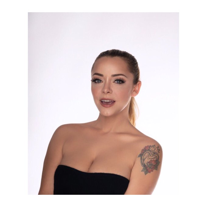 Merci Juck pour cet incroyable &laquo;&nbsp;beauty shoot&nbsp;&raquo; &agrave; New-York 💝🔥 https://t.co/5a1e6VmOWu<a href="/tag/hottie"class="tags"><span>#hottie</span></a><a href="/tag/boum"class="tags"><span>#boum</span></a>