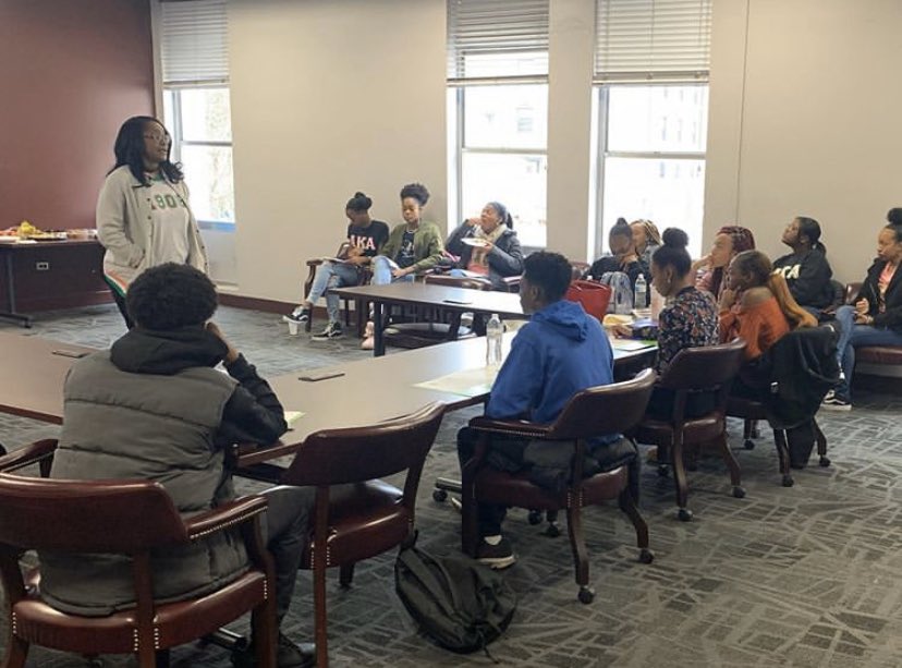 DurhamNC_AKAs's tweet photo. @axtra1932, @AKAIotaMu and @AKAIotaMu kicked off their spring #CAP workshop with high school students. The workshop consisted of resume building, recommendation assistance, and a tour of the NCCU campus.#NCCU #AKAMidAtlantic #AKA1908 #HBCU @NCCU @MidAtlanticAKA @akasorority1908 https://t.co/BmmHadTTkY