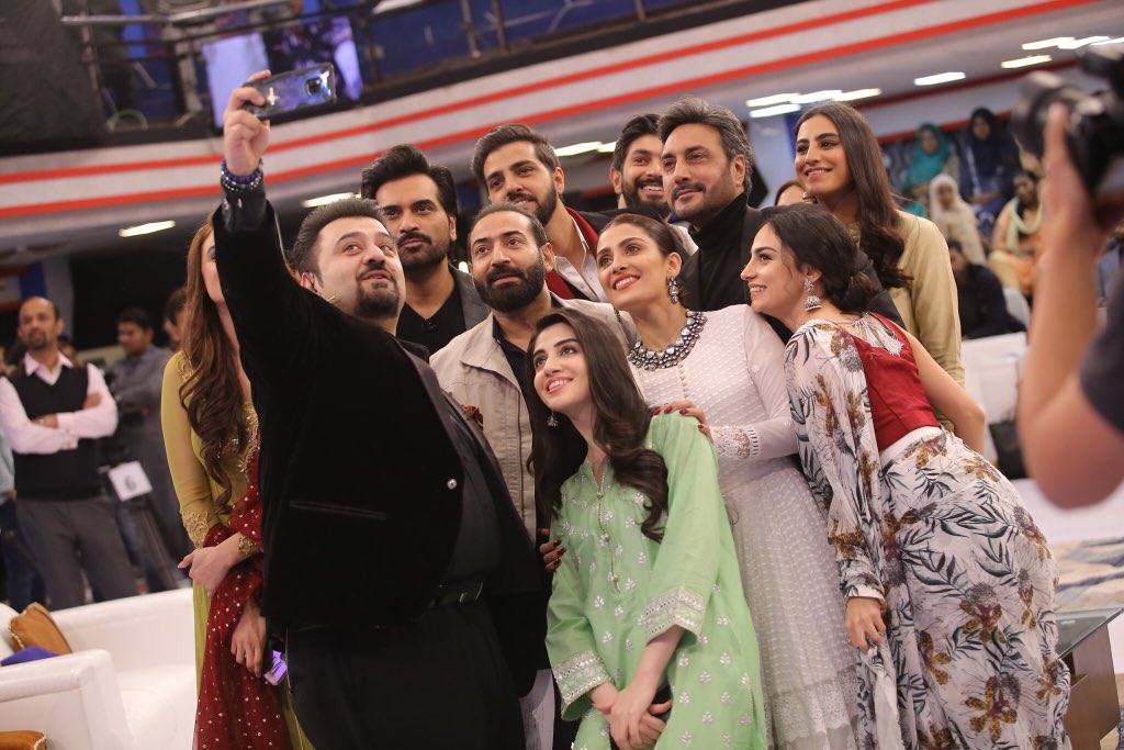 dignitariess's tweet photo. Meanwhile Mehwish or shehwar #MerePaasTumHo https://t.co/kVEDkgAhTm