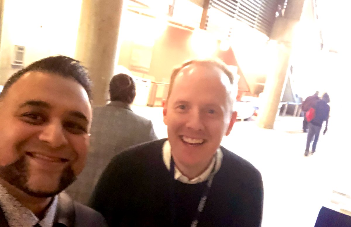 UinvitedU's tweet photo. Well well a @canadahelps alumni!
Mike Henry of @BGCC_CEO tenure years, here at #UofTNextSteps now working at @uoftalumni & Advancement office
Lovely to chat about being part of something so special. https://t.co/chhgId4UIt