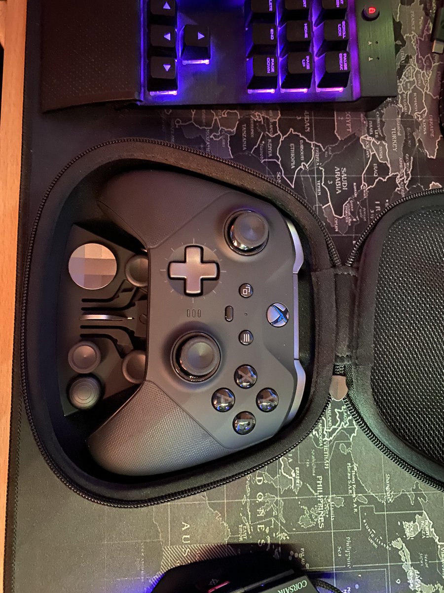 mattlintott's tweet photo. Finally opened the box, the Elite Series 2 is stunning. I may switch back to controller for a while, the weight feels so nice. The limits you can set feel OP! #itchytriggerfinger 😆 #kudos @Xbox 🙇♂️ https://t.co/aAYeHAZus3
