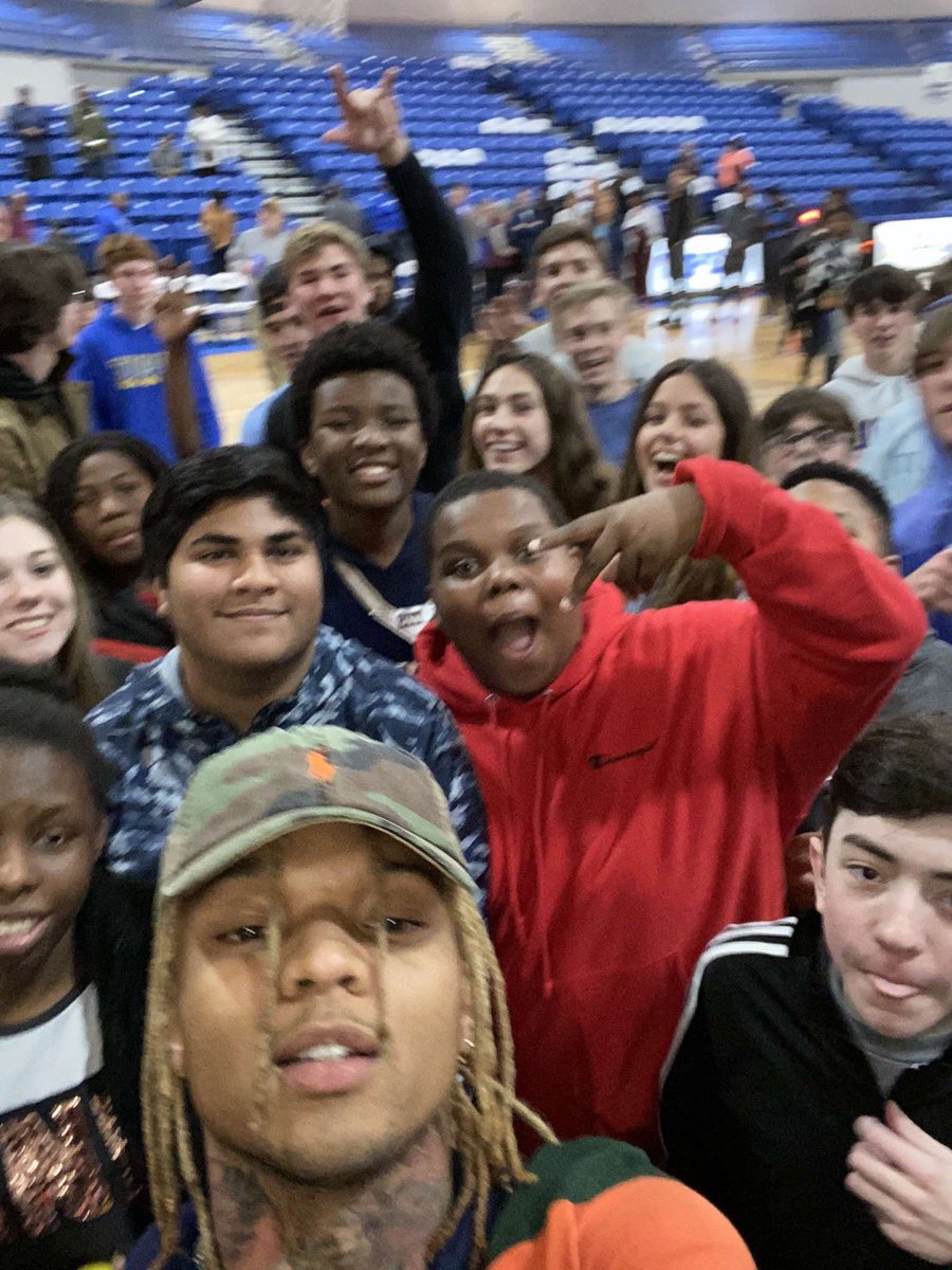 CooperHughes04's tweet photo. Yoo @SwaeLee was in the building!! 💯 #swaecation #swaelee #raescremmurd #tupelo https://t.co/nXDe5OqDcY