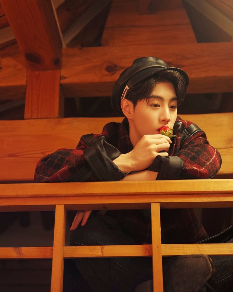 MarksWorld5's tweet photo. Just gonna very quickly bless ur eyes yw babys
@mtuan93 
#MarkTuan 
#MarkTuan_OuttaMyHead https://t.co/54V2rijCi9
