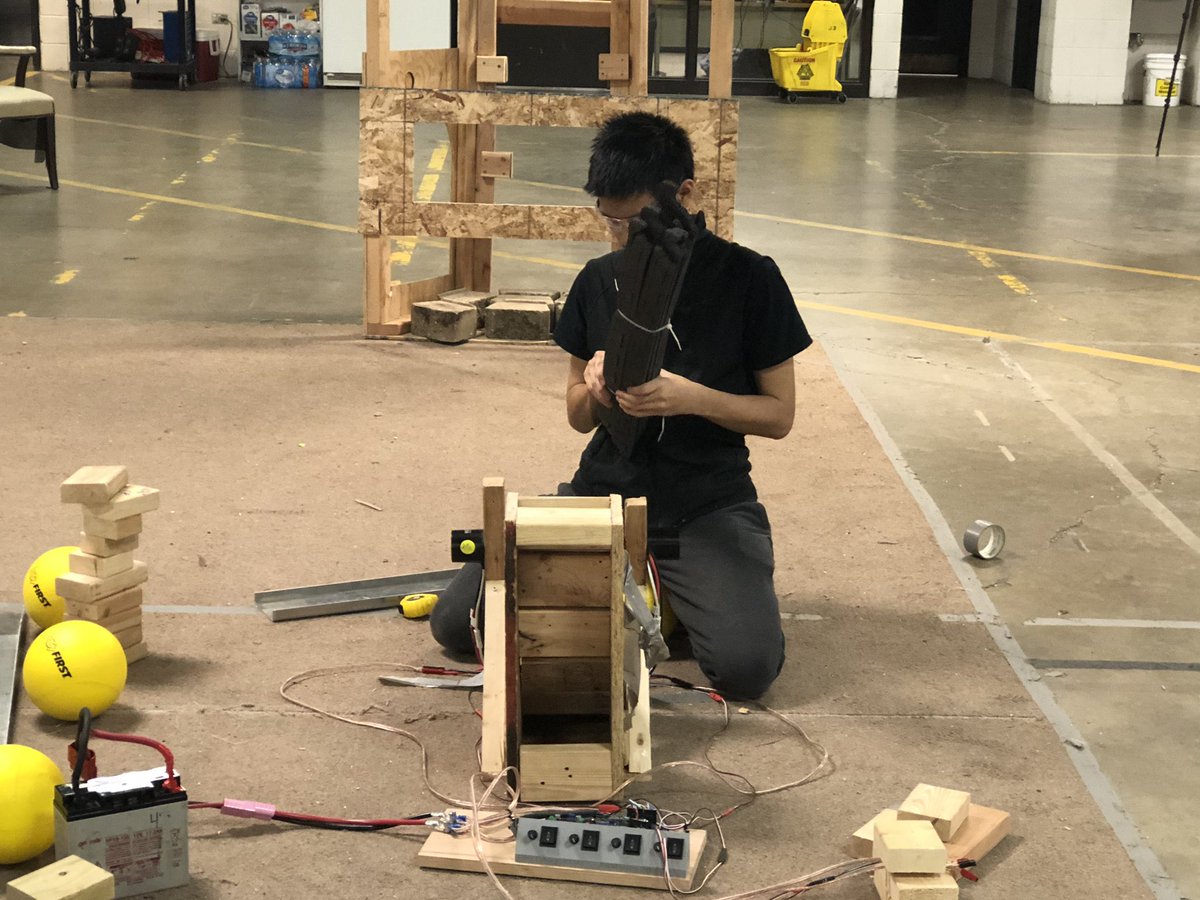 JolietCyborgs's tweet photo. Build Season week 2 day 6: looking forward to week 3 #Team4241 #FIRSTRobotics https://t.co/inu8VK0bFk