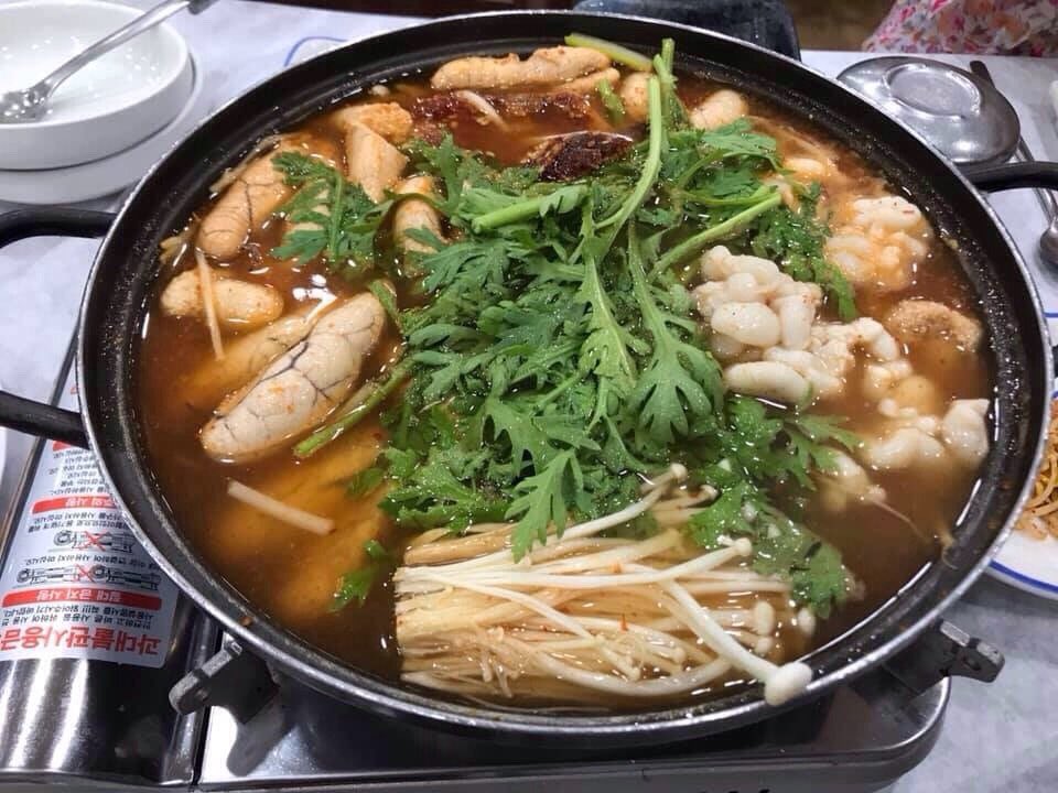 #고복저수지
점심식사후 고복저수지 수변데크길 따라 가볍게 산책하듯 걸을 수 있어 좋네용~~ 🥘🏃💦
비가 온 뒤의 더욱 상쾌한 맑은 공기를 마시며 저수지 데크길을 한없이 걷고 싶은 기분이네요^^
역시 흐린날엔 칼칼하고 시원한 국물이 톡톡 터지는 알이 한가득 들어간 알탕이 맛좋아‼️ #세종