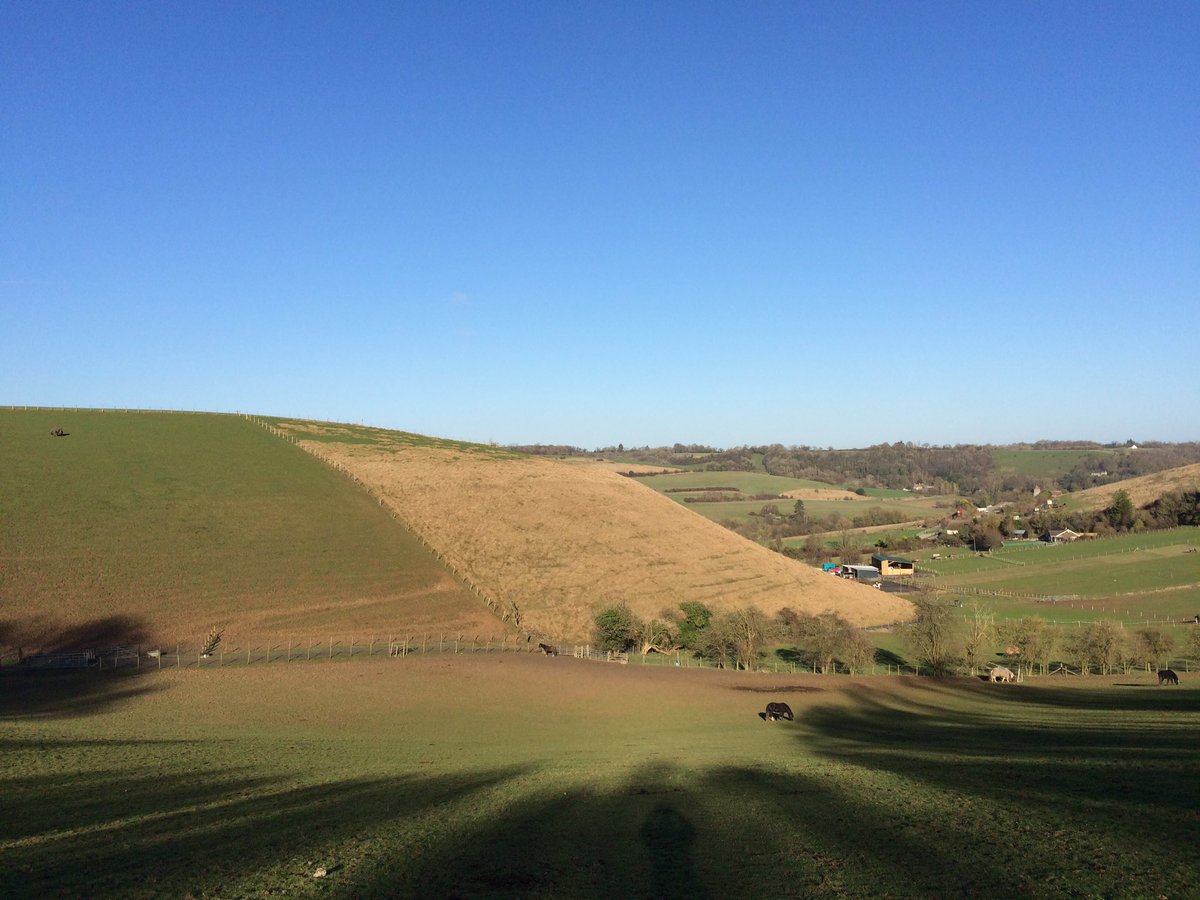 What a lovely sunny Saturday 😊enjoying the views from our bnb! #weekendbreak #luxurybnb #escapeLondon! #hottub #stayonafarm #kent