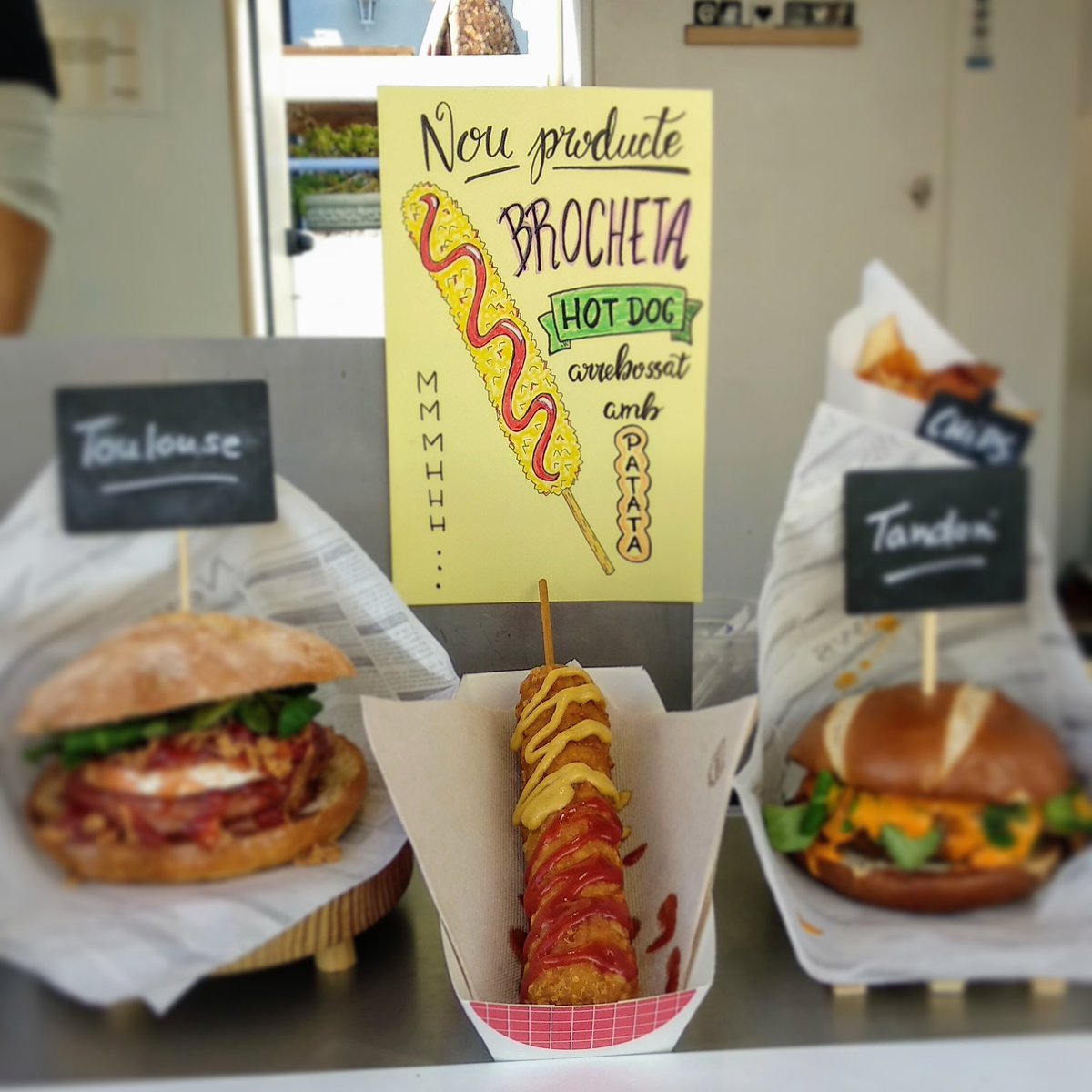 Helen's Street Food tweet media