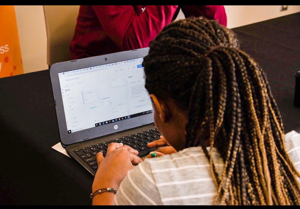 troy_hacks's tweet photo. Yes the big event has started since yesterday and here comes highlights of our βBeginners Workshop: Build your first website by David Ajaoβ in pictures!
Follow us for more updates.
#TroyHack #TroyHack20 #Hackathon #TroyUniversity #MLH https://t.co/1cisI2Hm52