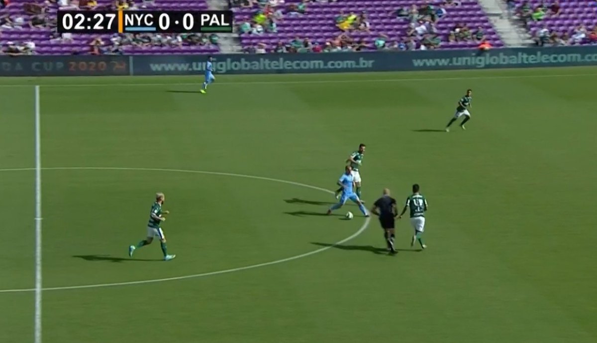 Bruno Henrique sente incômodo e é substituído após três minutos em campo pelo Palmeiras
 glo.bo/2RunVZb