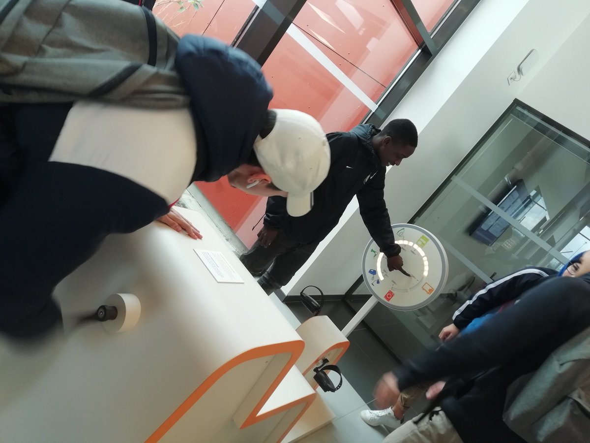 Vendredi 17 Janvier le lycée Edmond Labbé de Douai a visité la Centrale Thermique de Bouchain. Une visite, une conférence, des techniciens, une conférencière tous au top. Merci beaucoup pour les BTS Électrotechnique et les STI2D Énergie et Environnement d'avoir ouvert vos portes.