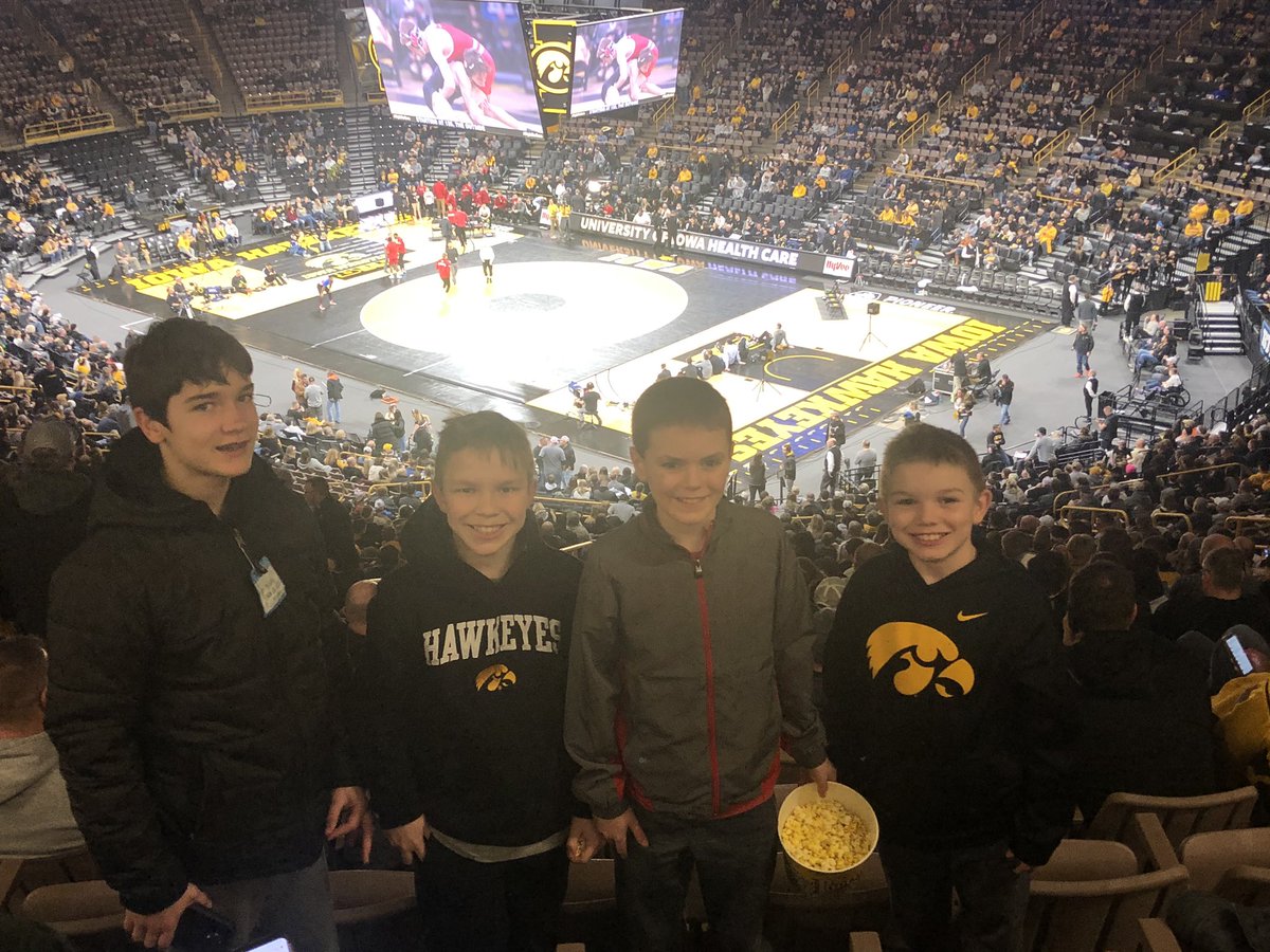 Julloa43's tweet photo. #FightForIowa #twofirsttimers https://t.co/ab7NsBXXCP