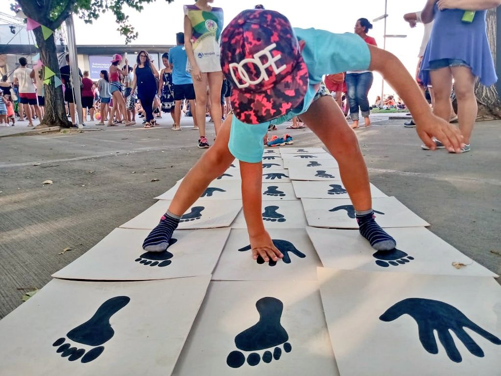 DDHH_RI_CI's tweet photo. #IslaFest ➡️ #Hoy las infancias participaron de una tarde en familia llena de juegos y espectáculos en el #PaseodelaCosta.
#Festival
#infancias
#NeuquenCapital
#NeuquenCiudad
@MarianoGaidoOk
@GiovanettL https://t.co/MG9CN76LKZ