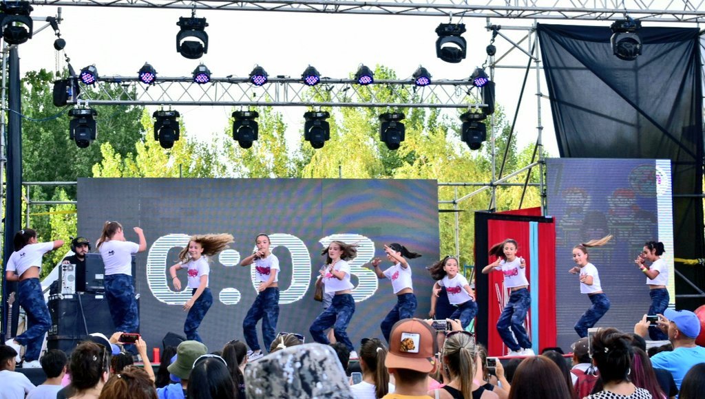 DDHH_RI_CI's tweet photo. #IslaFest ➡️ #Hoy las infancias participaron de una tarde en familia llena de juegos y espectáculos en el #PaseodelaCosta.
#Festival
#infancias
#NeuquenCapital
#NeuquenCiudad
@MarianoGaidoOk
@GiovanettL https://t.co/MG9CN76LKZ