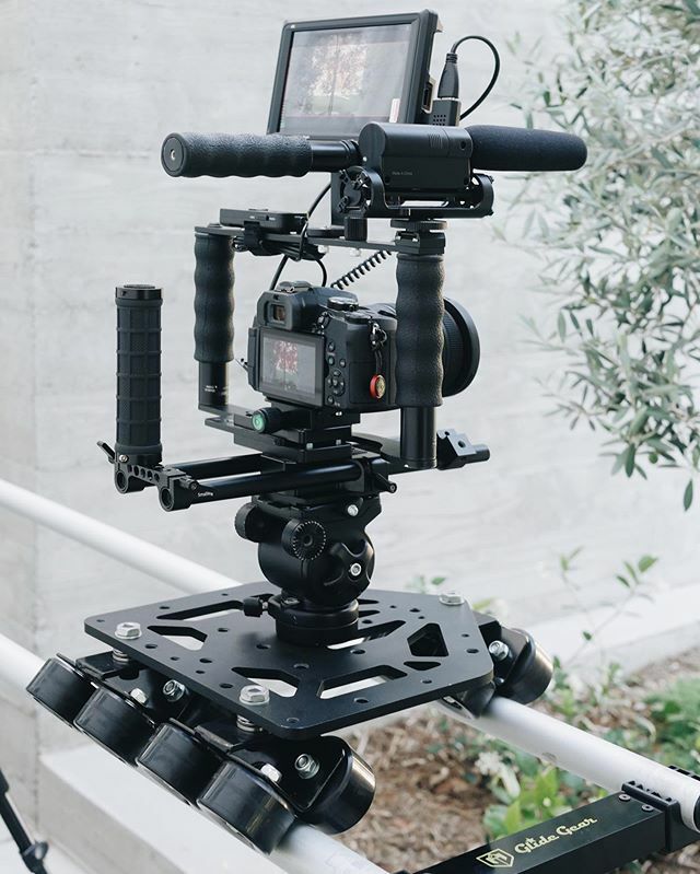 ravensatodds's tweet photo. My shuttle dolly setup. I love using subtle dolly and truck movements in architectural films. Plenty of it coming up soon. Stay tuned
.
.
.
@glidegear #brisbanefilm #brisbanefilmmaker #brisbanefilmmakers #cinematographysalon #shuttledolly #filmproduction🎬 #cameraman🎥 #camera… https://t.co/KWXTVIRZTk