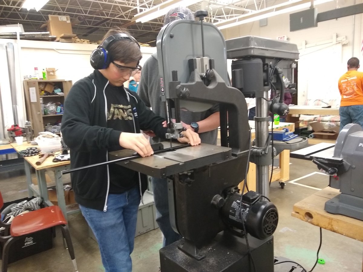 SDHS_Robotics's tweet photo. From cad design to manufacturing and prototyping, our shooter subteam is putting in the work! #draining3s @SDCherokee #soknostem #OneTribe https://t.co/RoWWEiy6Jy